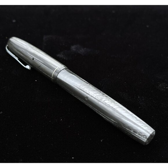 Vintage 1940's Watermans Ideal Fountain Pen 14K Nib Striated Light Green Canada - Picture 1 of 5